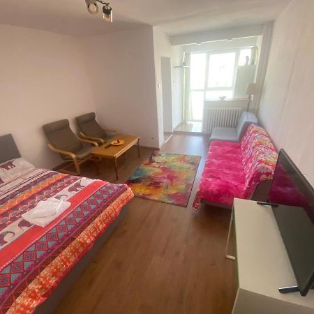 Lovely 1 Bedroom Apartment With Free Street Parking ブカレスト エクステリア 写真