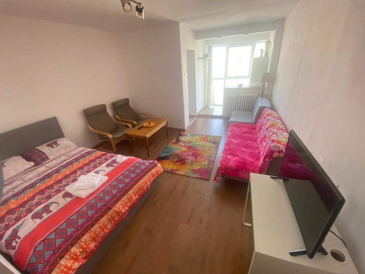 Lovely 1 Bedroom Apartment With Free Street Parking ブカレスト エクステリア 写真